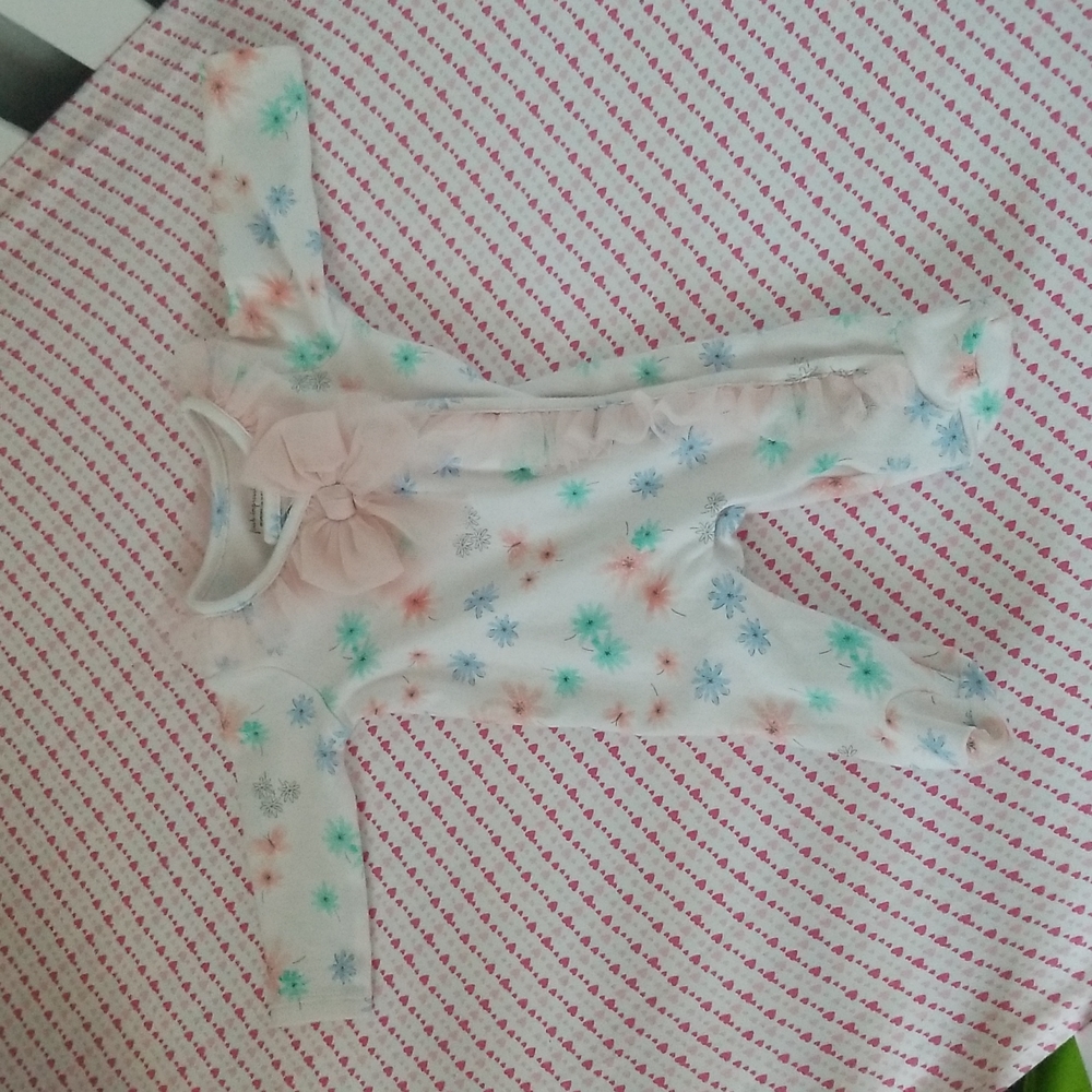 FIRST IMPRESSIONS RUFFLE TRIM MULTICOLORED FLOWERS/White & pink ONSIE NEWBORN.